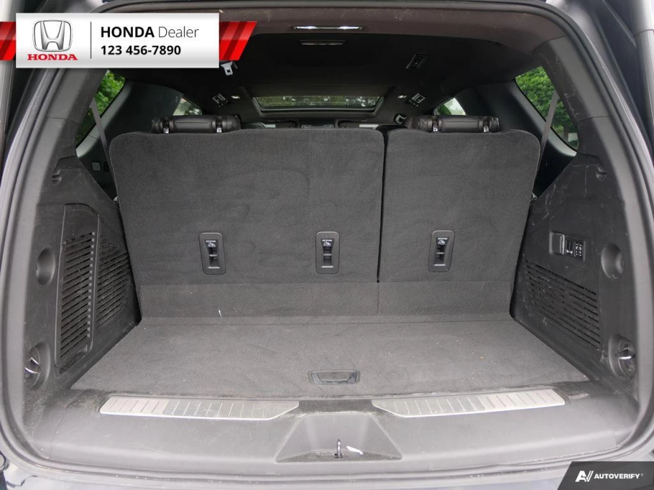 2021 GMC Yukon Denali Main Image