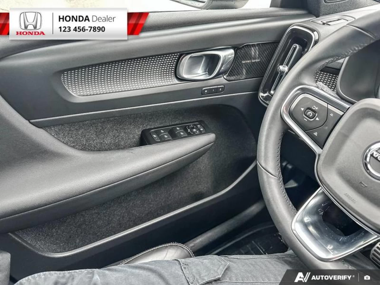 2022 Volvo XC40 T5 Inscription Main Image