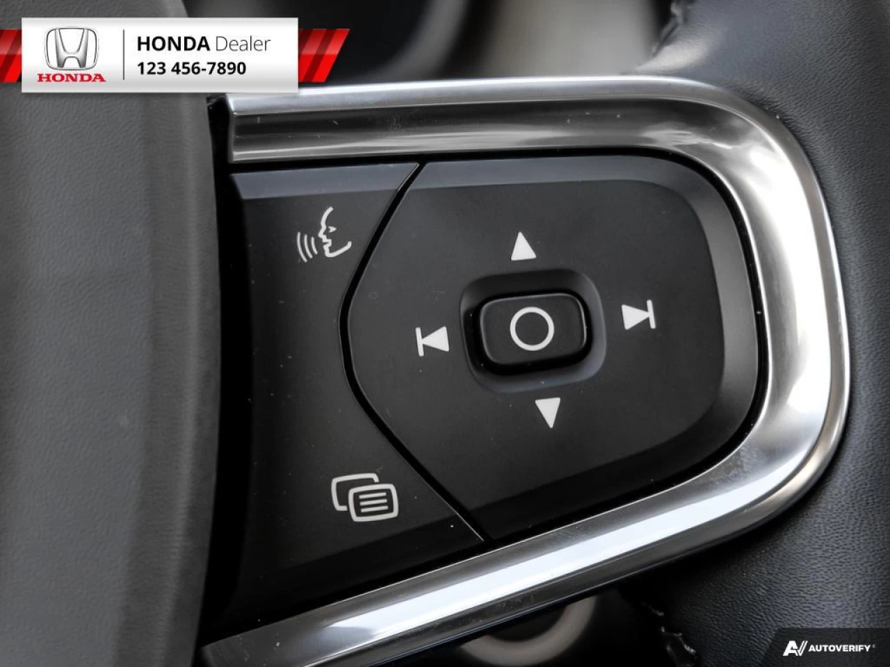 2022 Volvo XC40 T5 Inscription Main Image