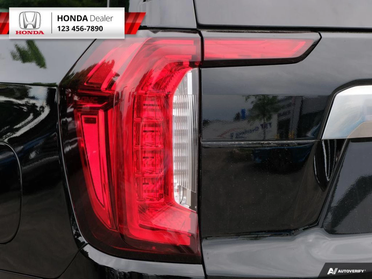 2021 GMC Yukon Denali Main Image