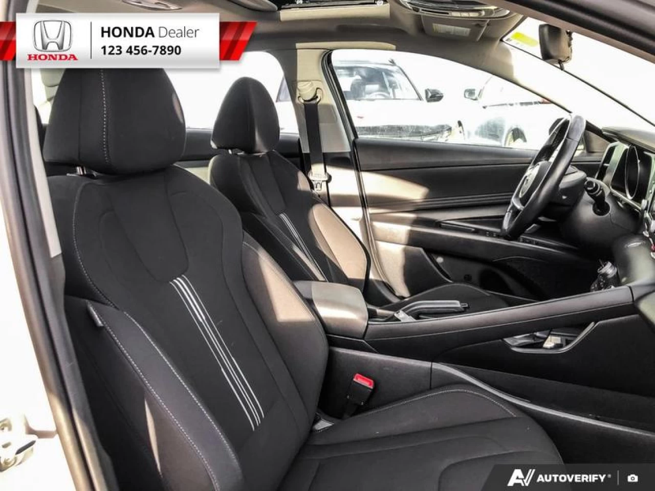 2022 Hyundai Elantra Preferred Main Image