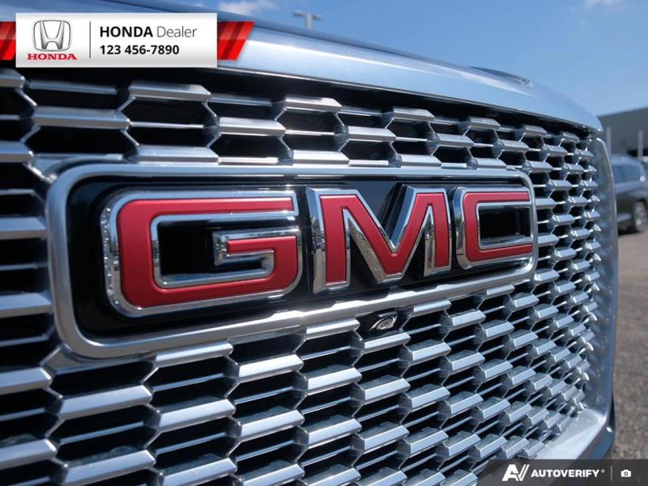 2021 GMC Yukon Denali Main Image