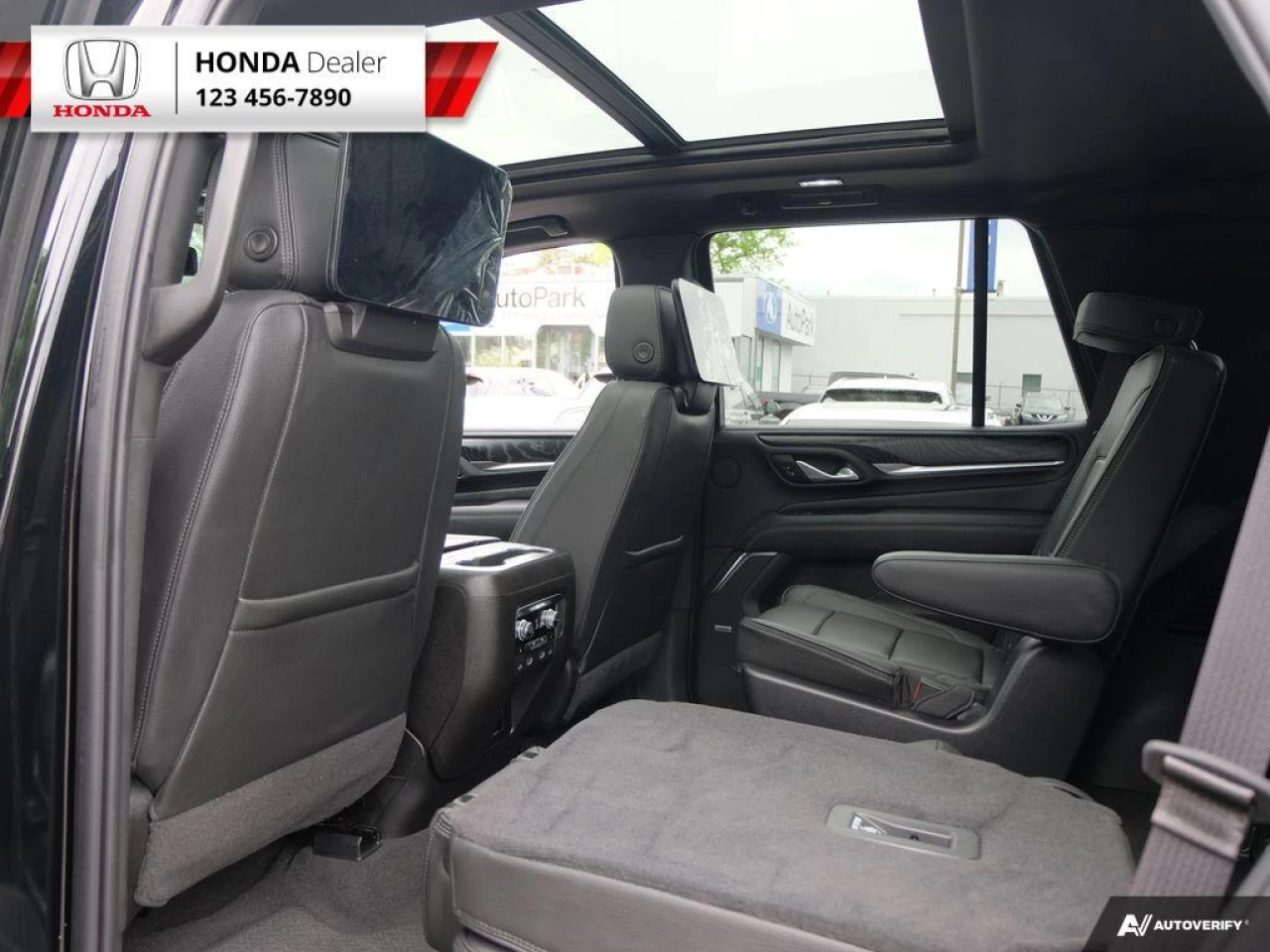 2021 GMC Yukon Denali Main Image