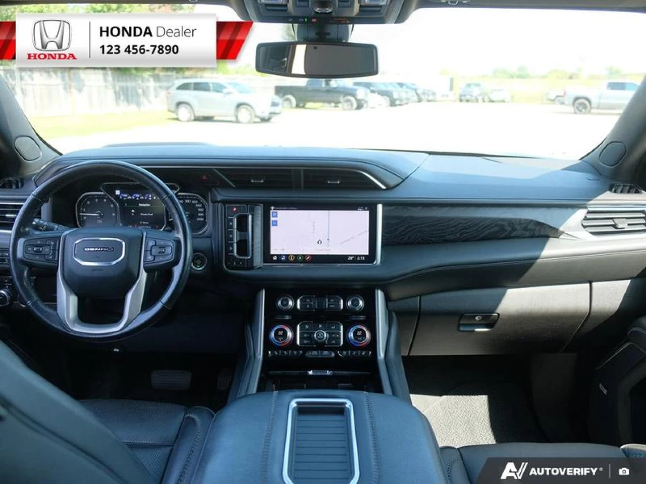 2021 GMC Yukon Denali Main Image