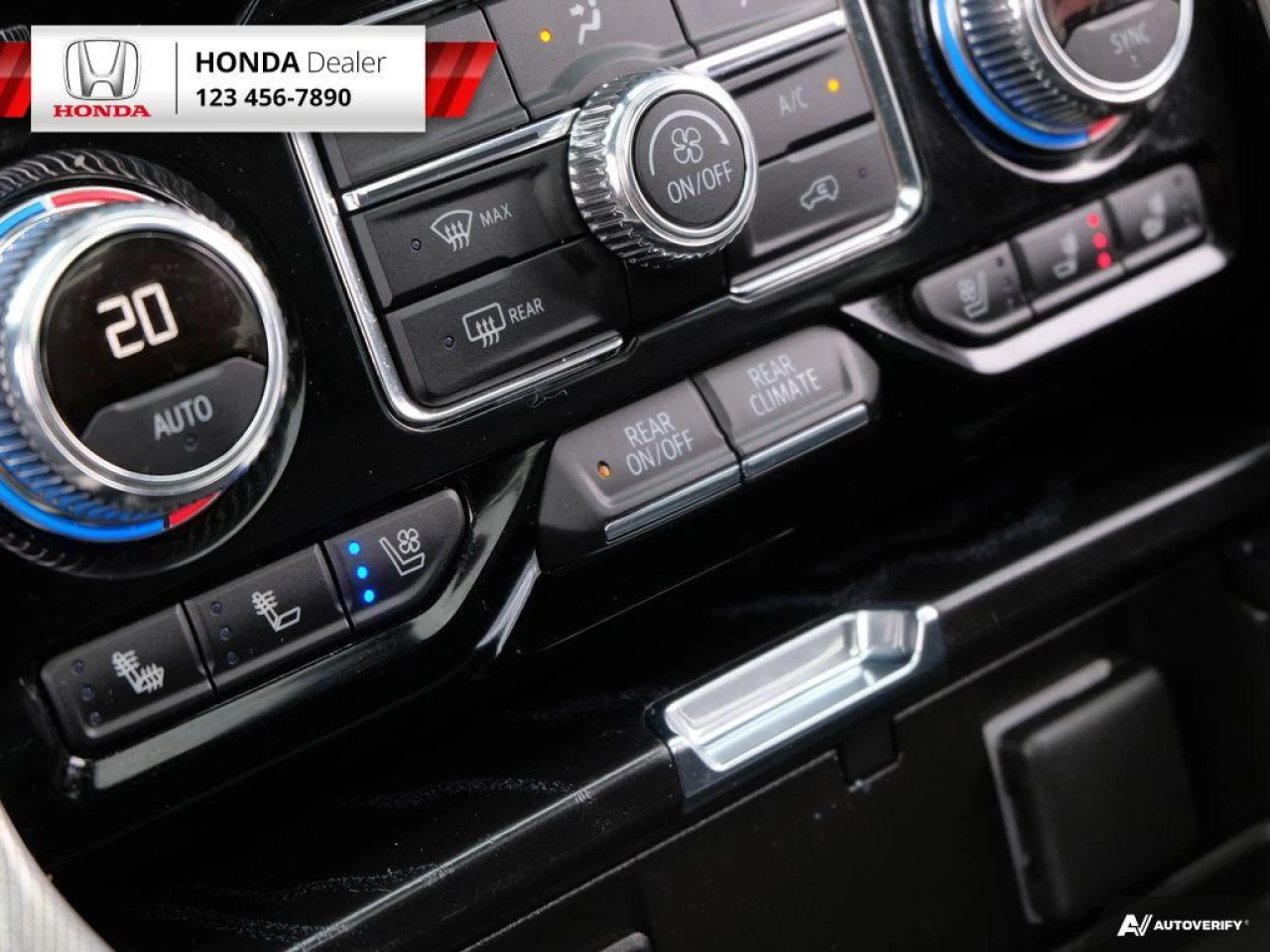 2021 GMC Yukon Denali Main Image