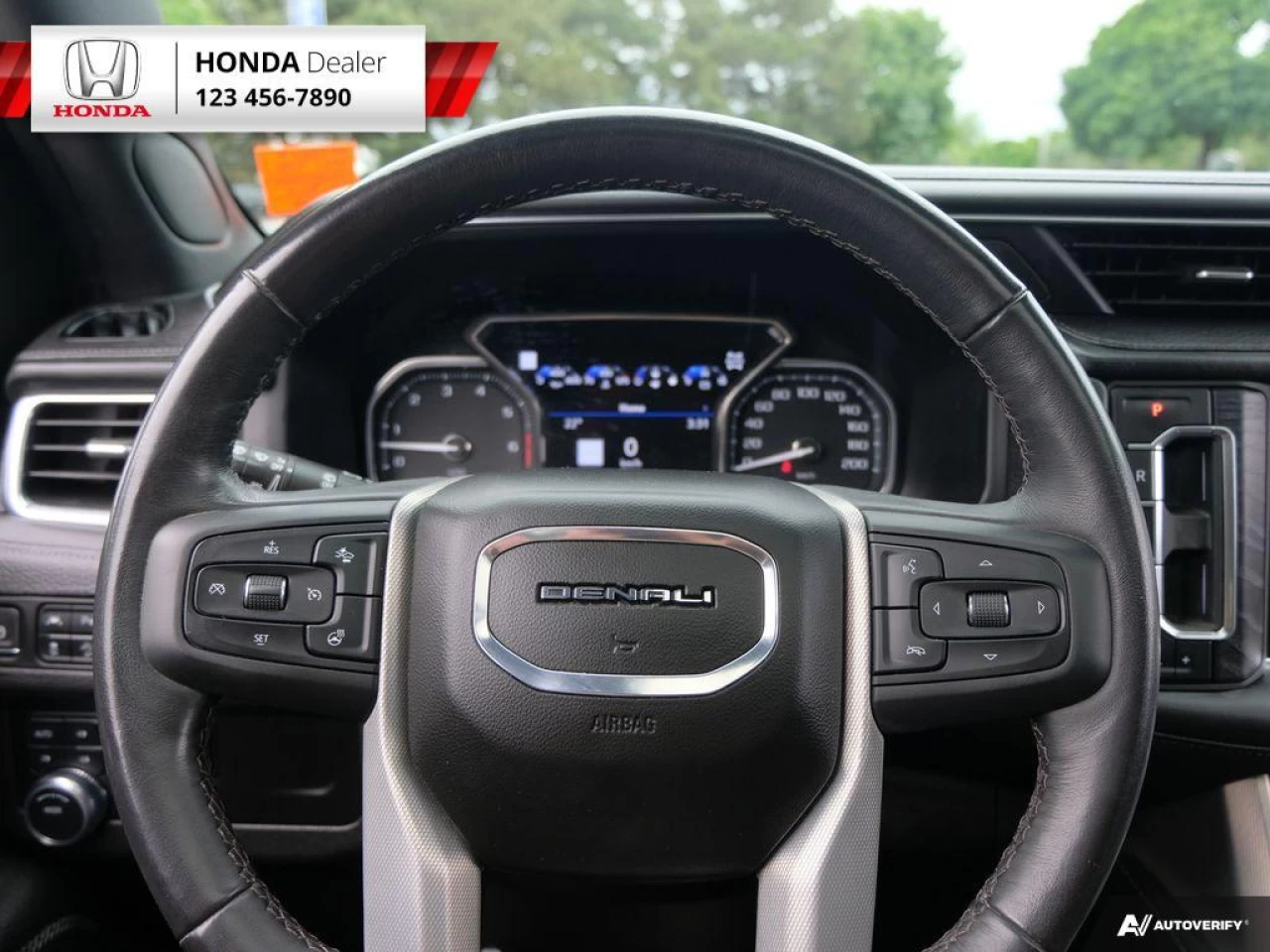 2021 GMC Yukon Denali Main Image