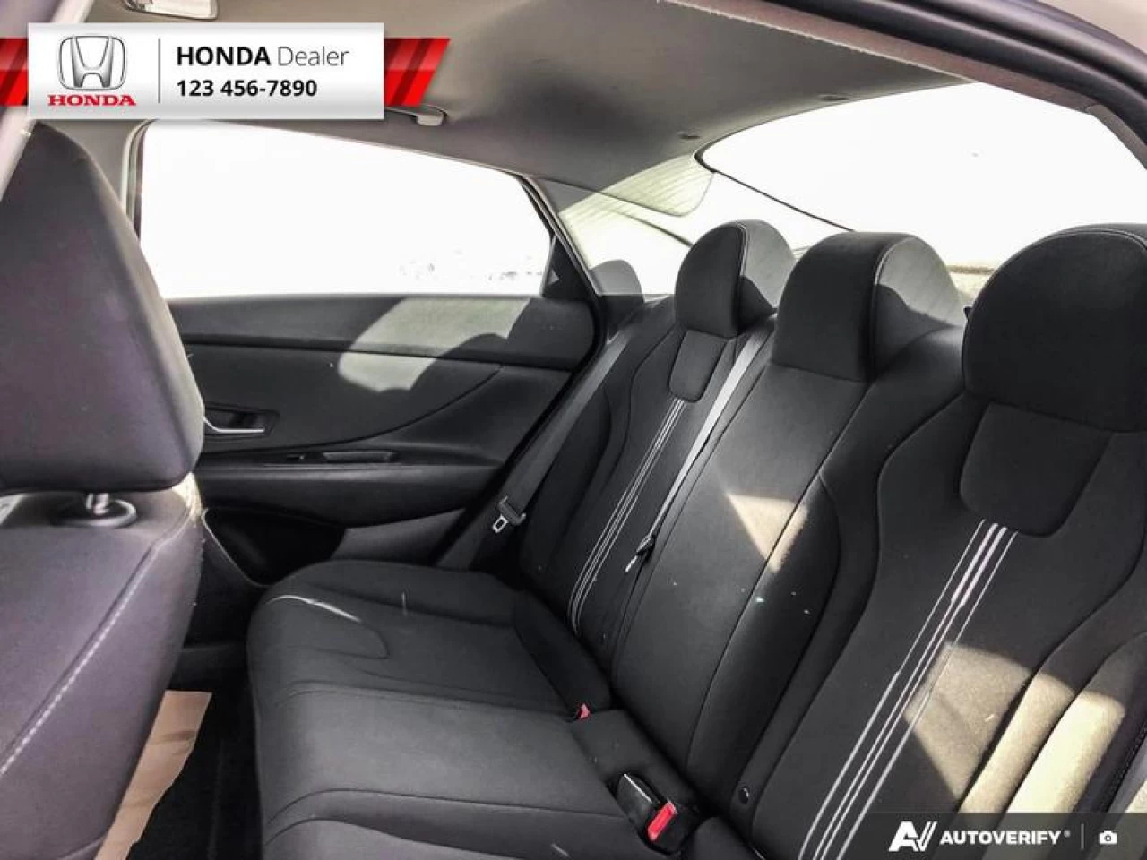 2022 Hyundai Elantra Preferred Main Image