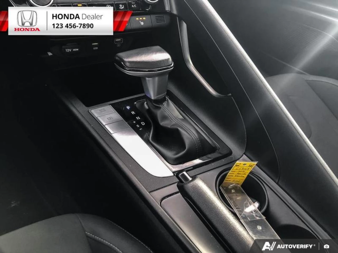 2022 Hyundai Elantra Preferred Main Image