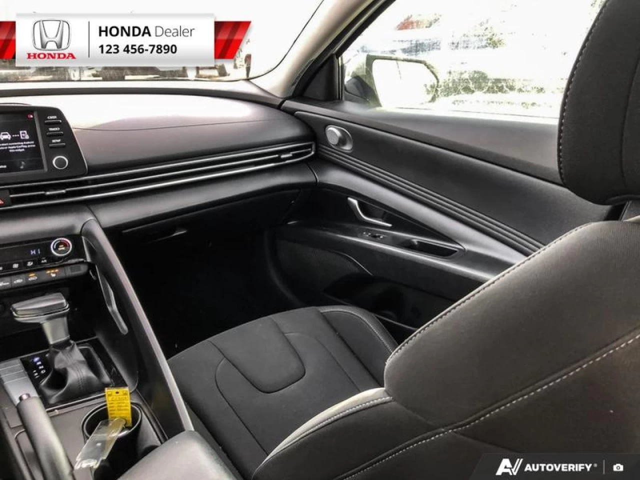2022 Hyundai Elantra Preferred Main Image