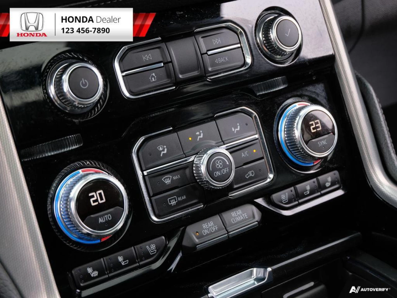 2021 GMC Yukon Denali Main Image