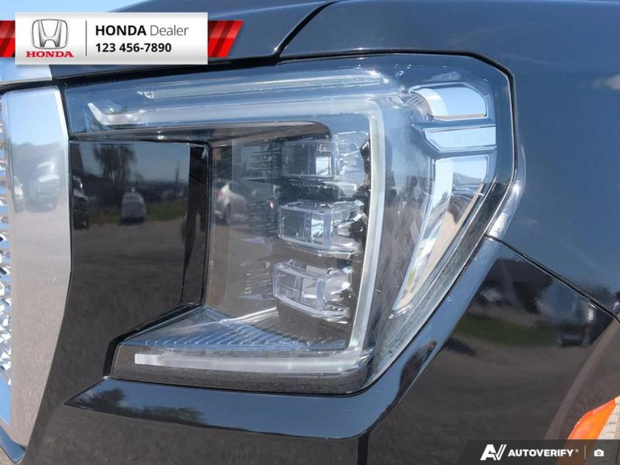 2021 GMC Yukon Denali Main Image