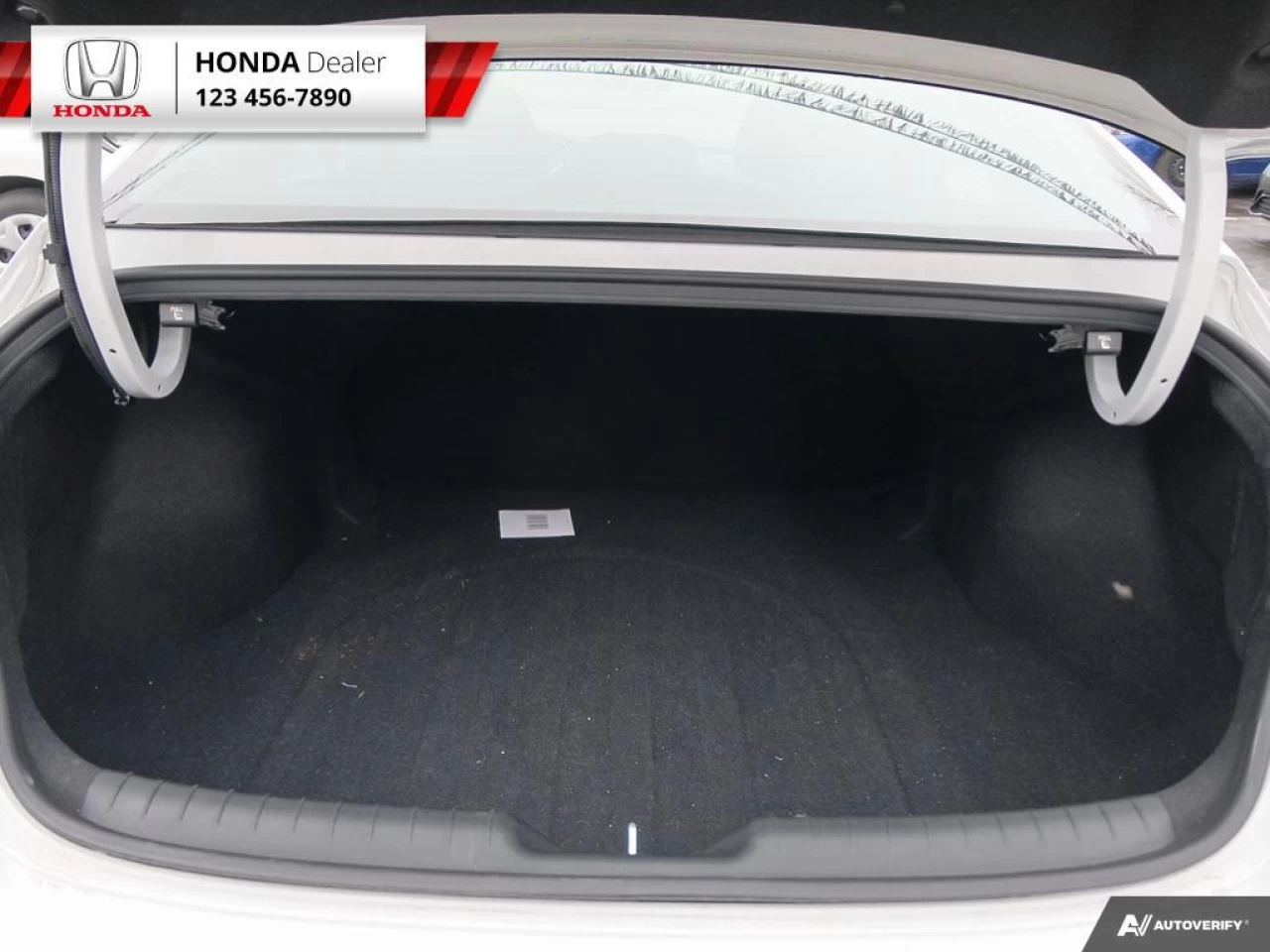 2022 Hyundai Elantra Preferred Main Image