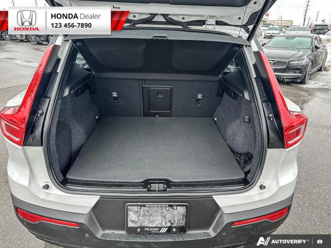 2022 Volvo XC40 T5 Inscription Main Image