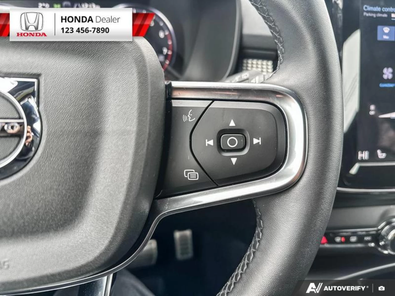 2022 Volvo XC40 T5 Inscription Main Image