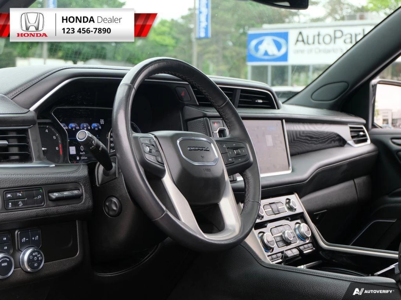 2021 GMC Yukon Denali Main Image