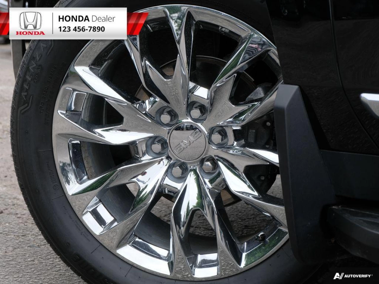 2021 GMC Yukon Denali Main Image