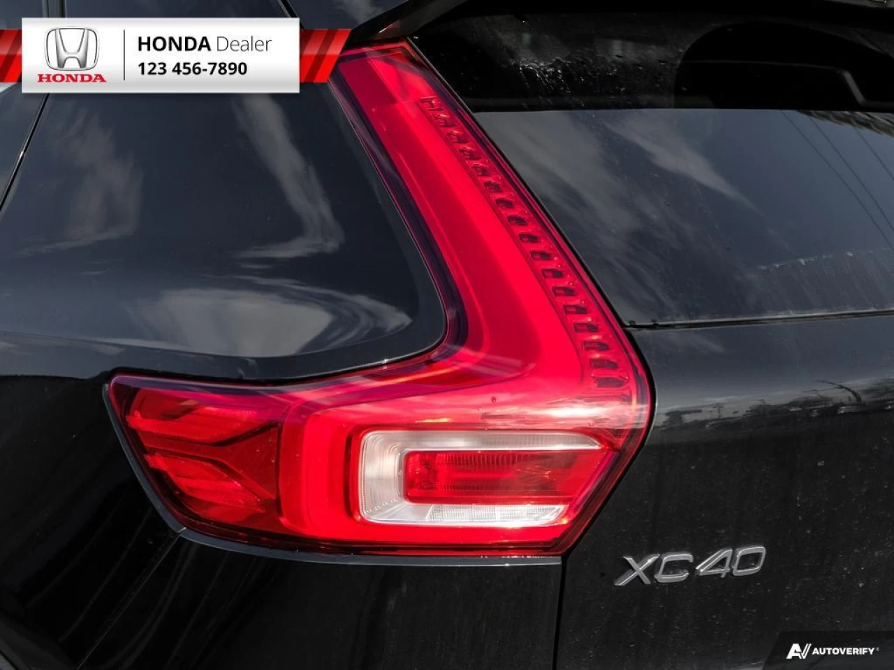 2022 Volvo XC40 T5 Inscription Main Image