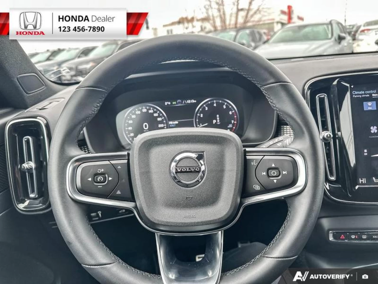 2022 Volvo XC40 T5 Inscription Main Image