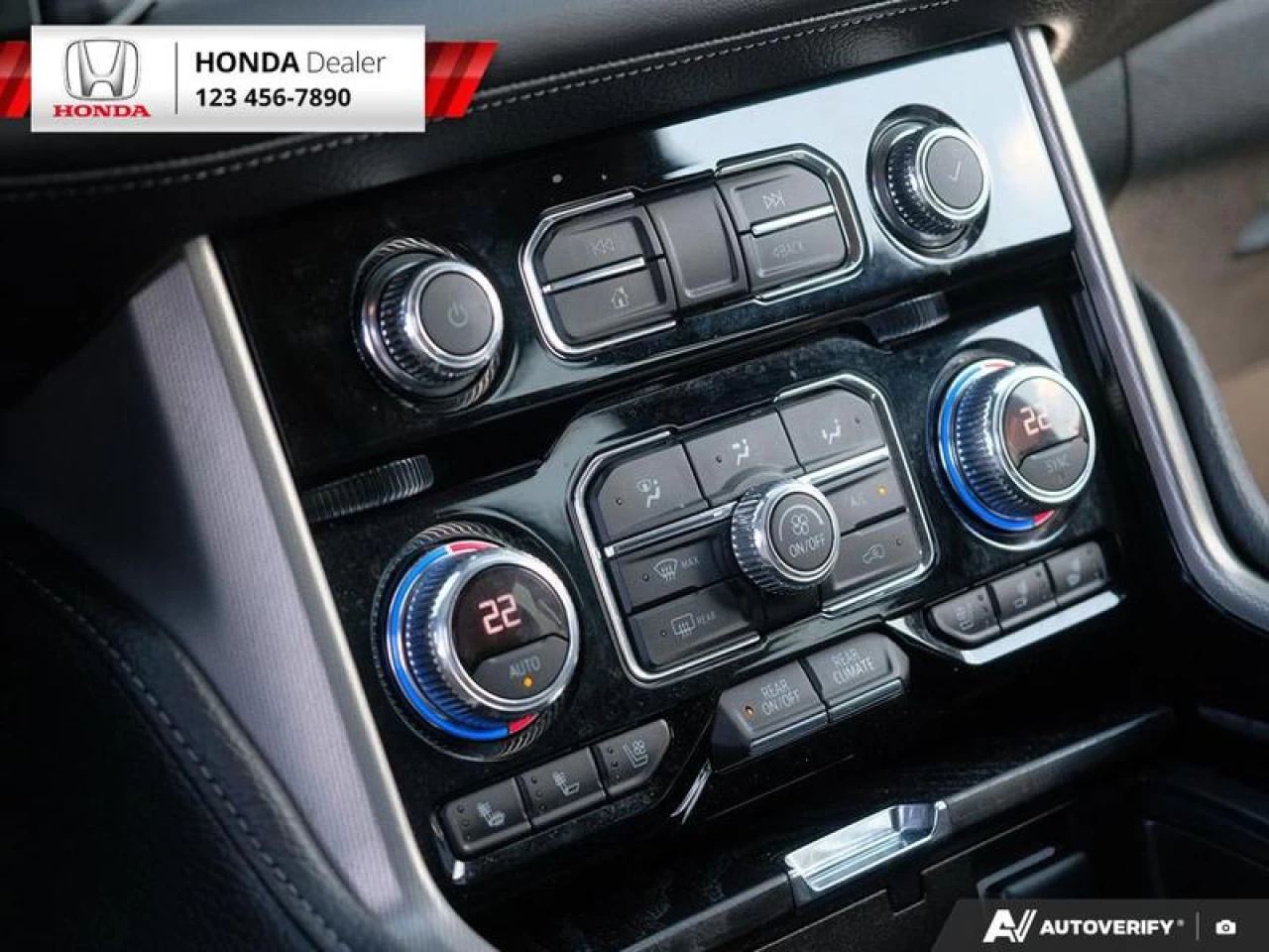 2021 GMC Yukon Denali Main Image