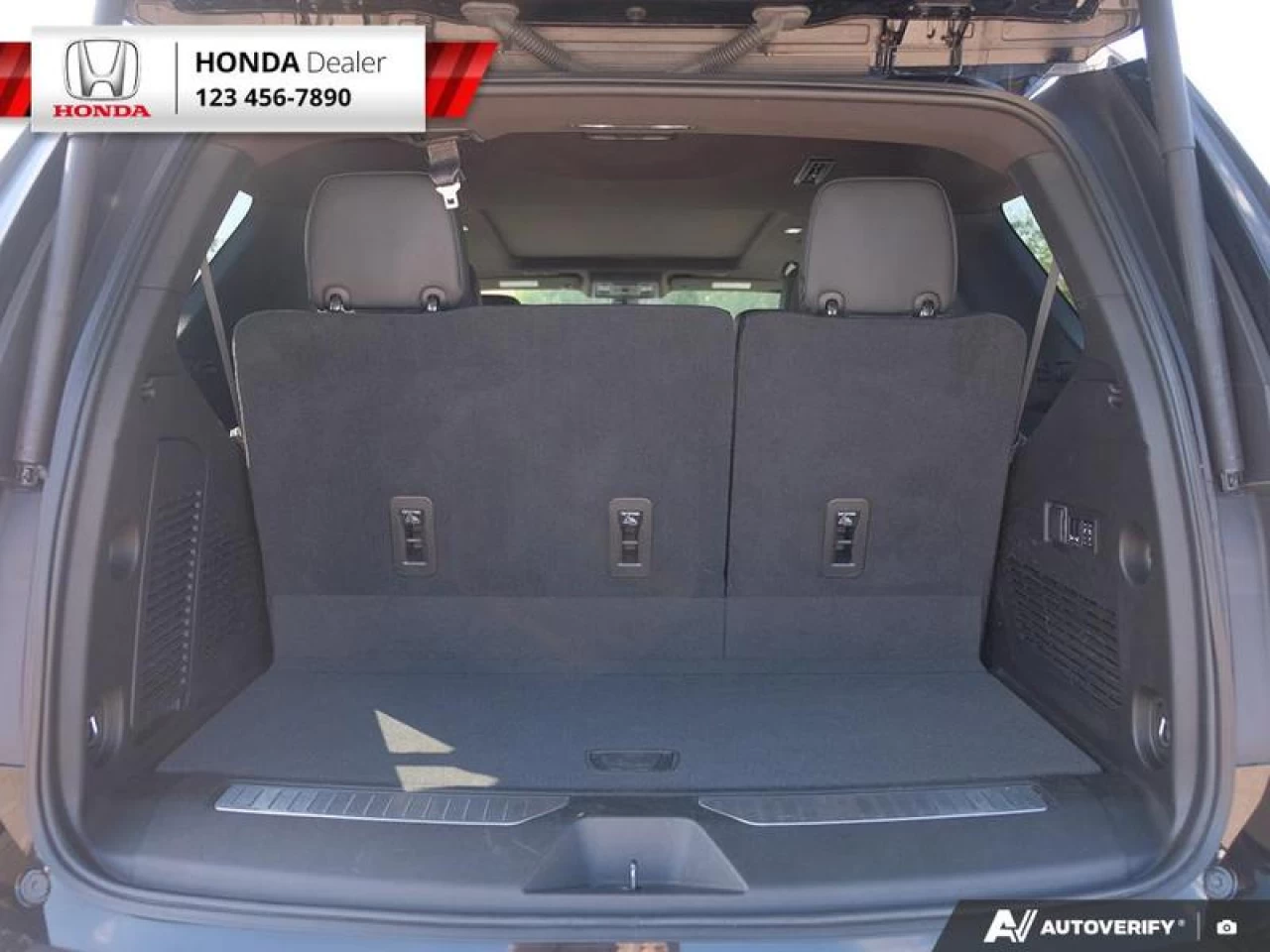 2021 GMC Yukon Denali Main Image