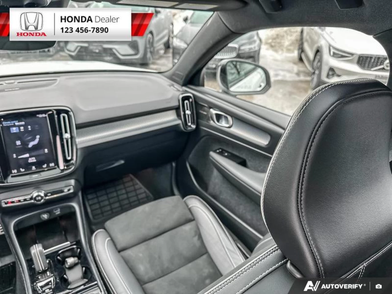 2022 Volvo XC40 T5 Inscription Main Image