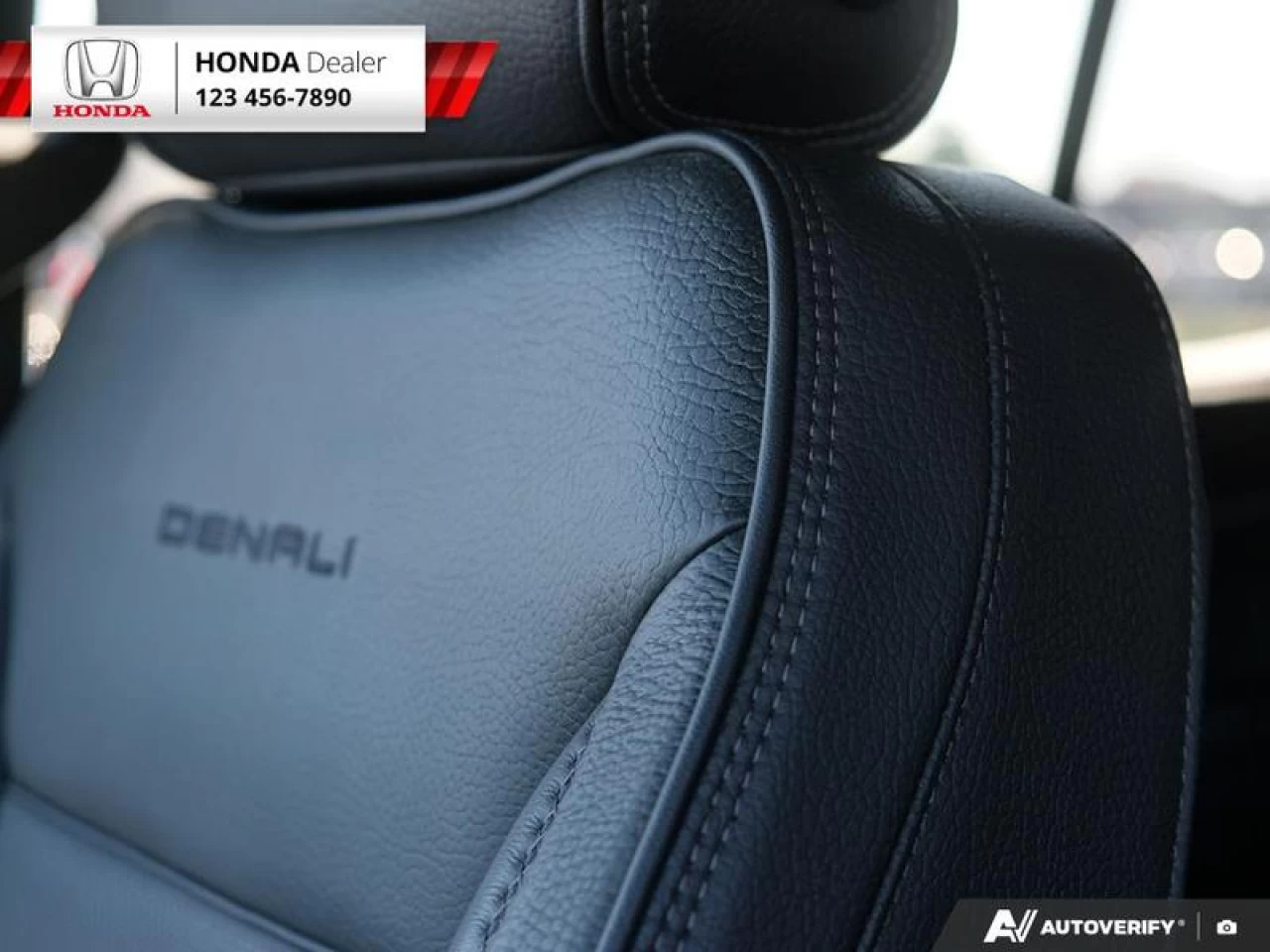 2021 GMC Yukon Denali Main Image