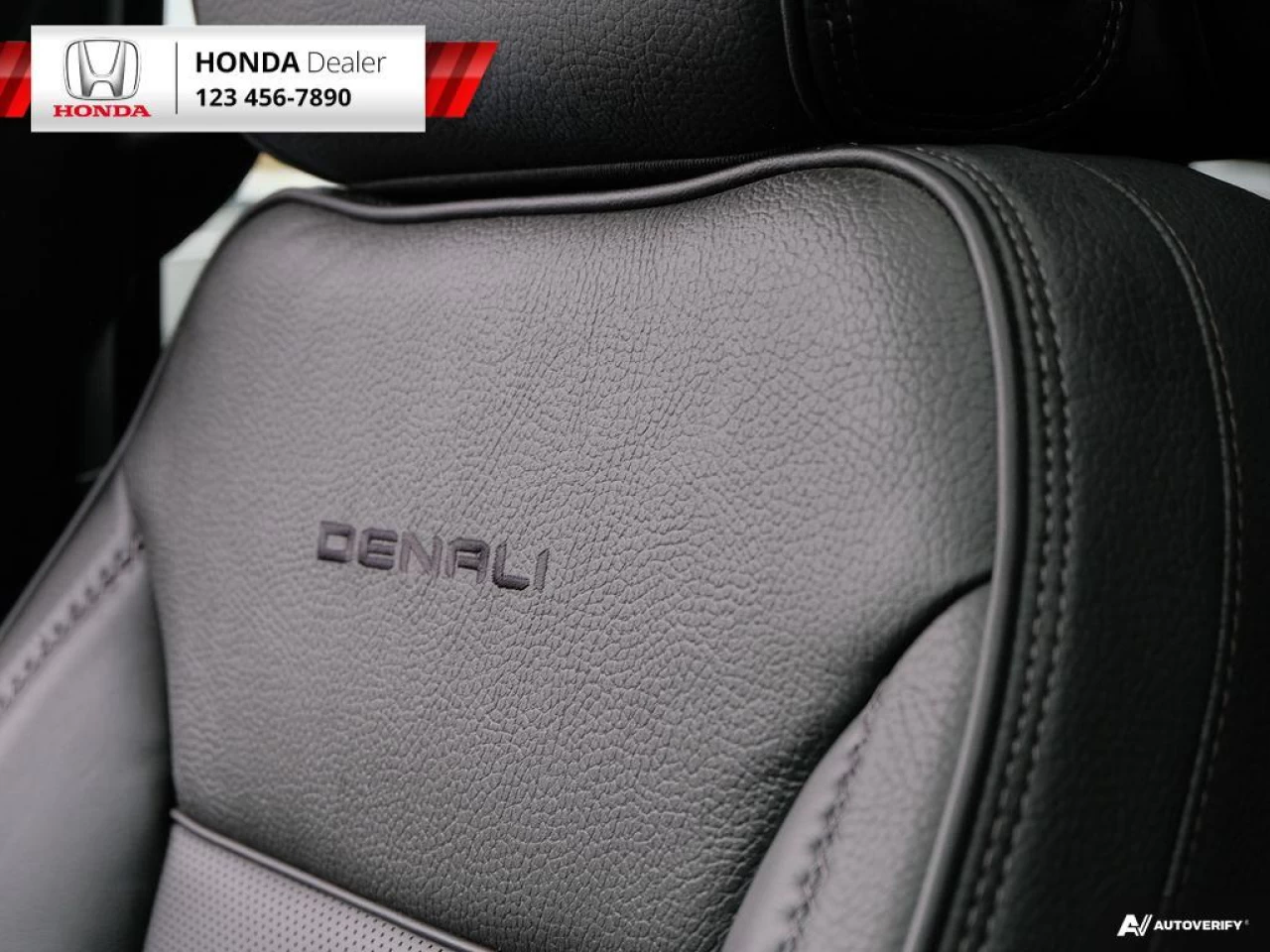 2021 GMC Yukon Denali Main Image