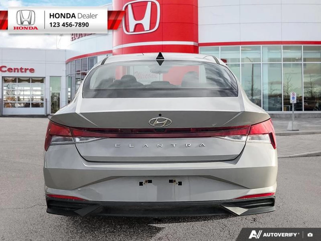 2022 Hyundai Elantra Preferred Main Image