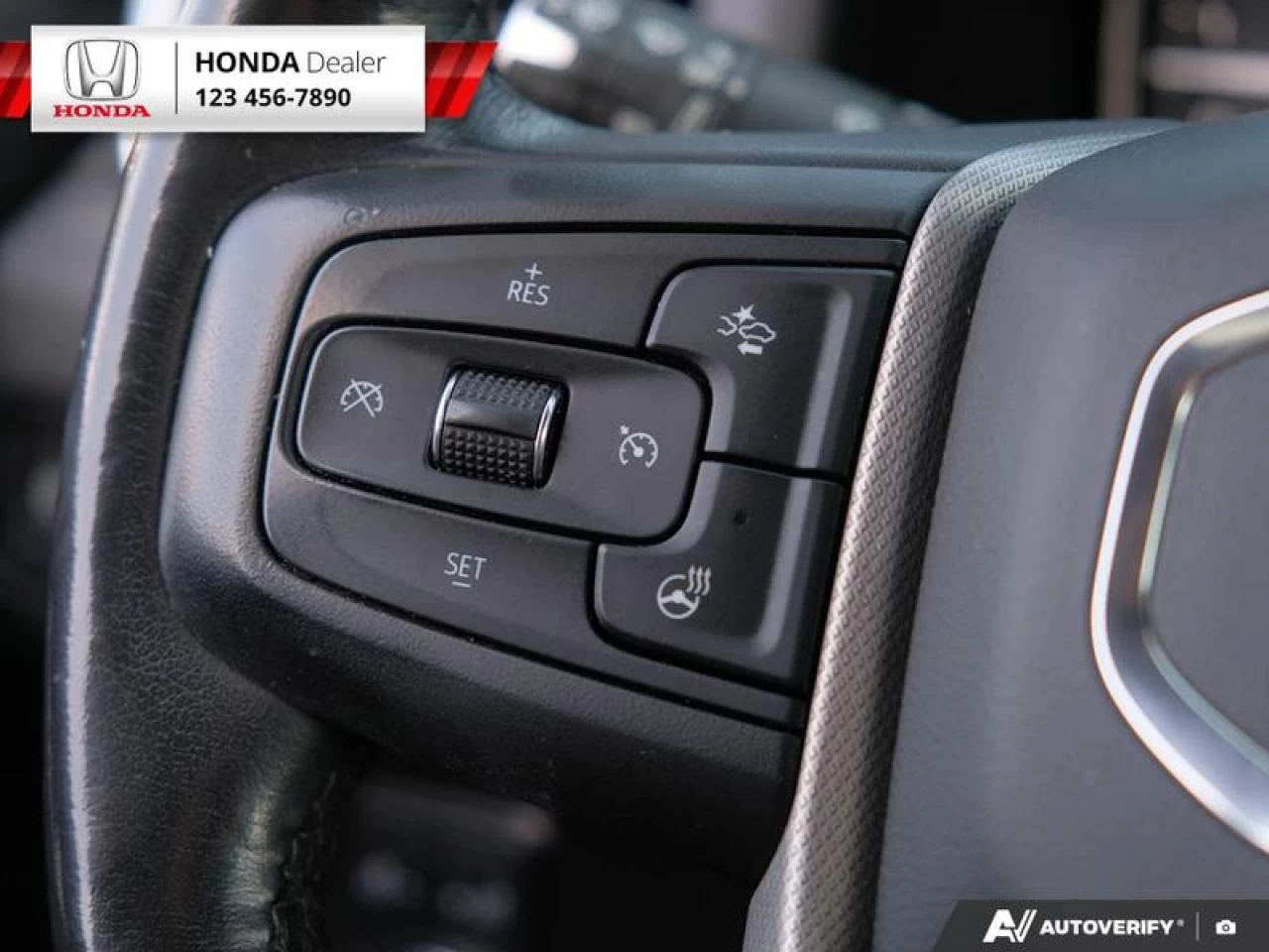 2021 GMC Yukon Denali Main Image