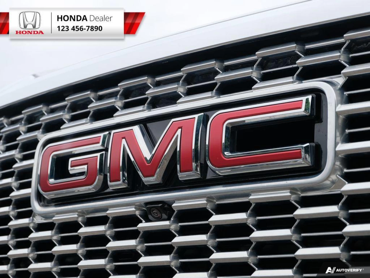 2021 GMC Yukon Denali Main Image