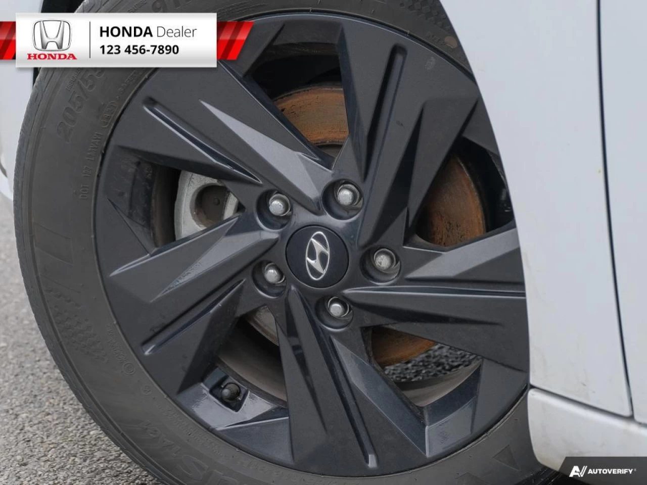 2022 Hyundai Elantra Preferred Main Image