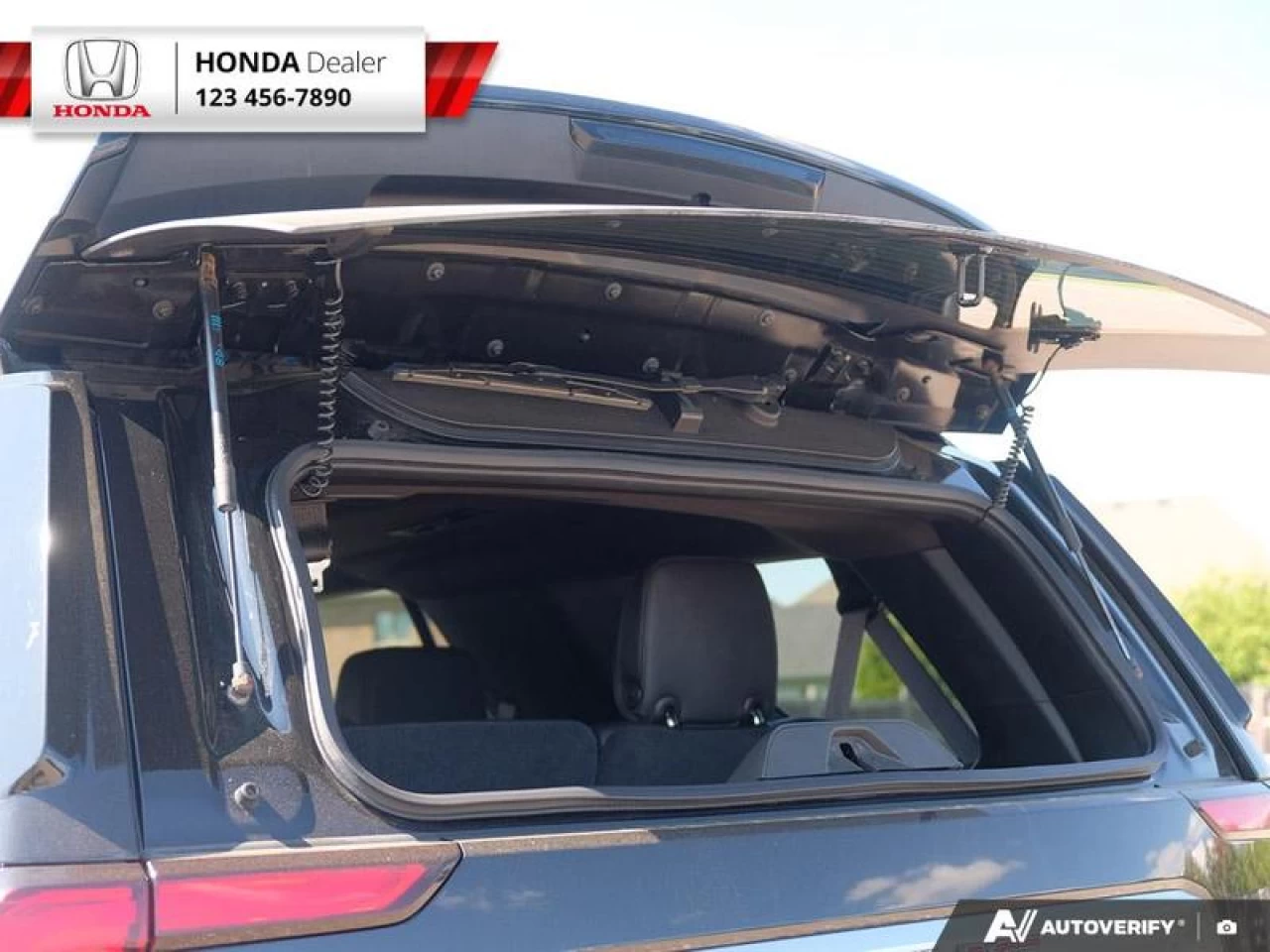 2021 GMC Yukon Denali Main Image