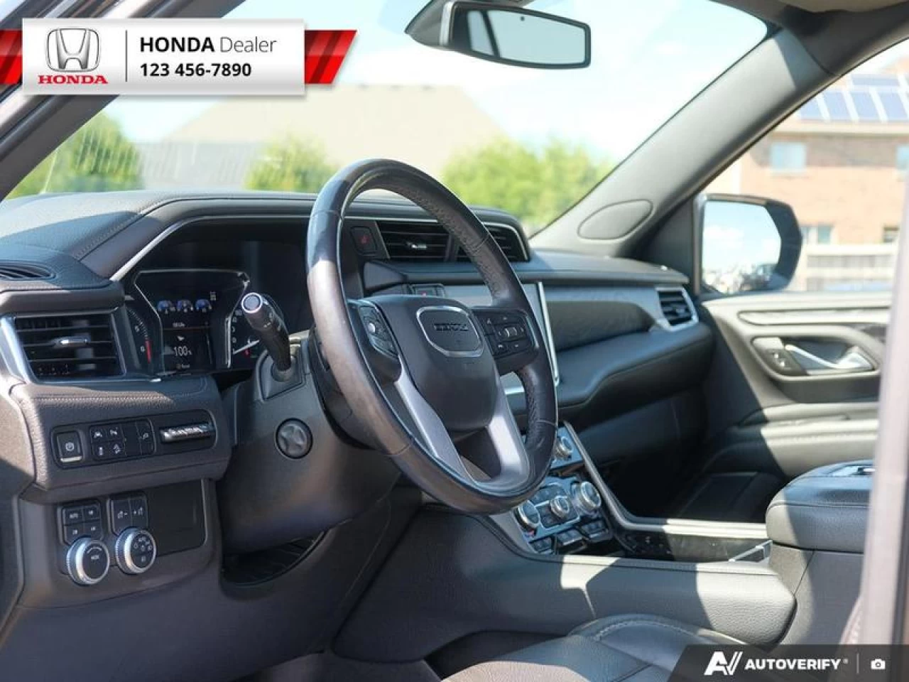 2021 GMC Yukon Denali Main Image
