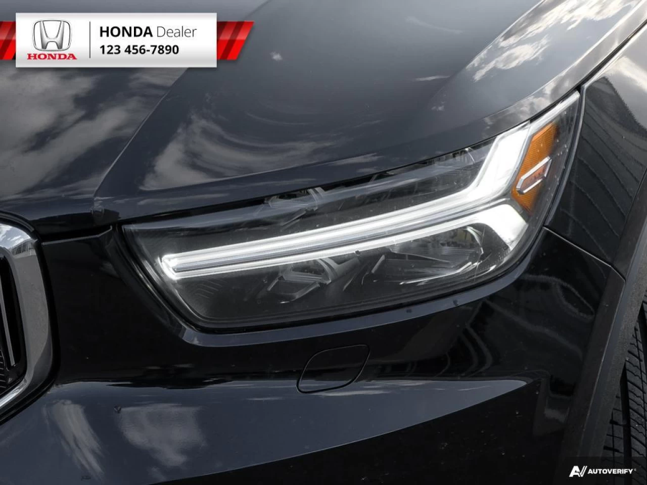 2022 Volvo XC40 T5 Inscription Main Image