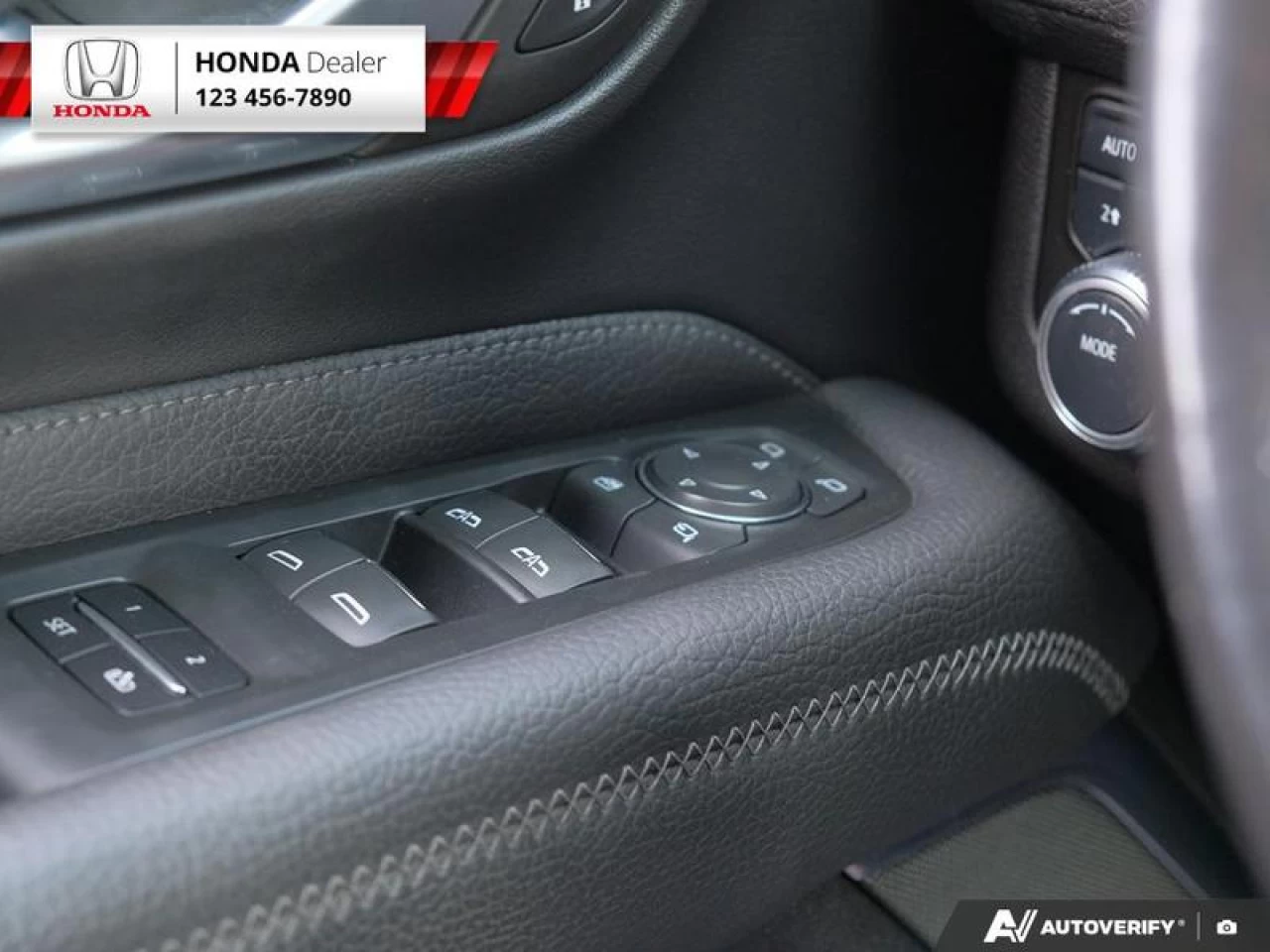 2021 GMC Yukon Denali Main Image