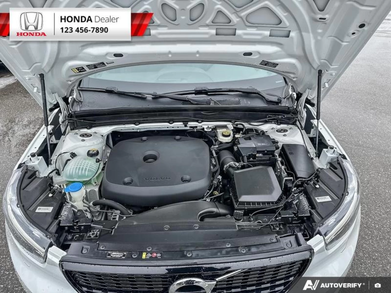 2022 Volvo XC40 T5 Inscription Main Image