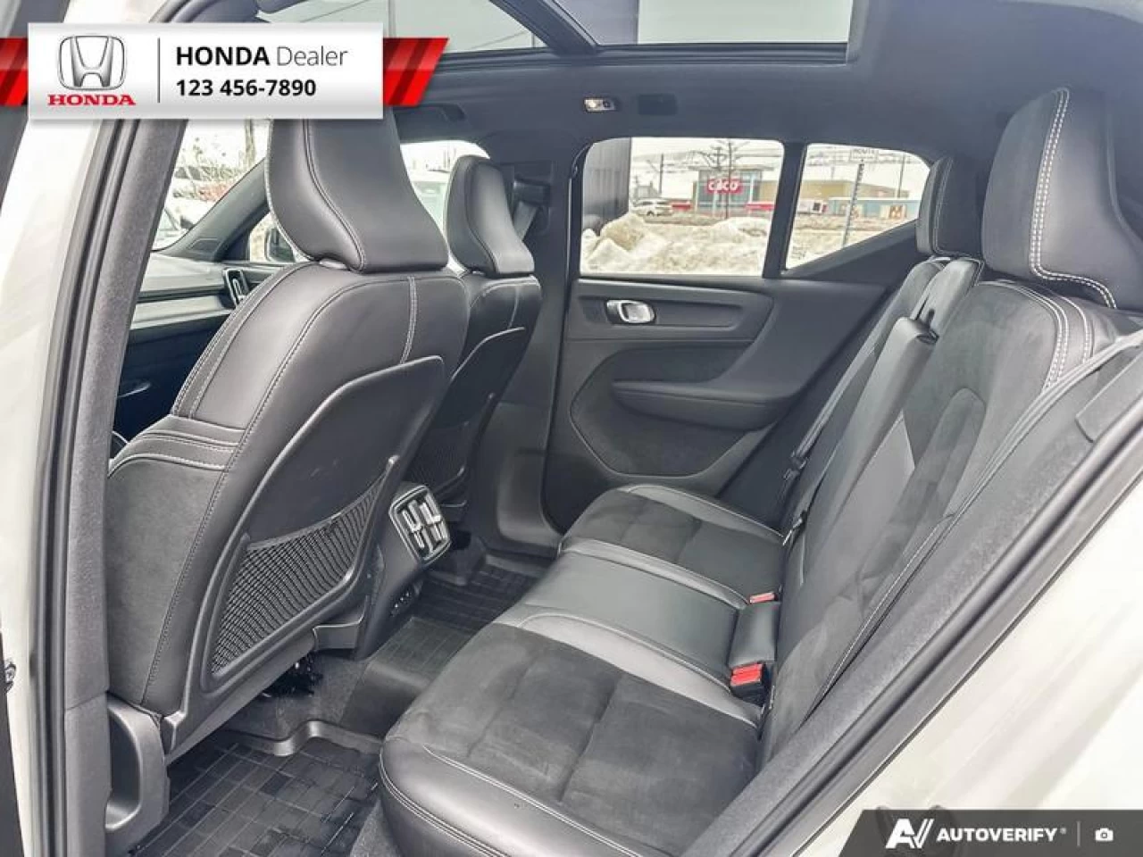 2022 Volvo XC40 T5 Inscription Main Image