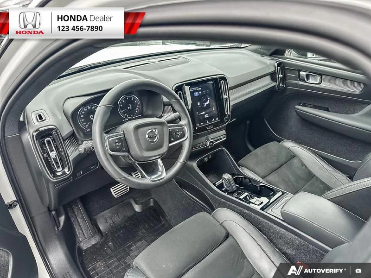 2022 Volvo XC40 T5 Inscription Main Image