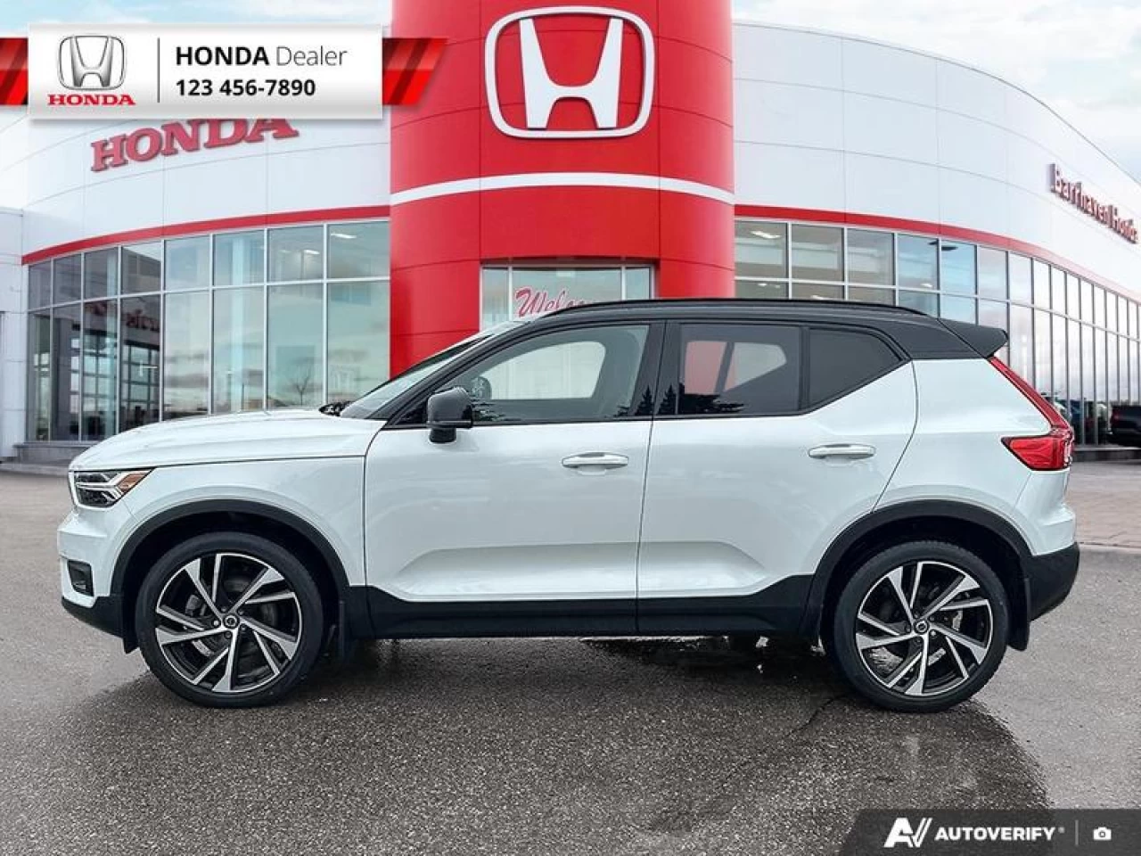 2022 Volvo XC40 T5 Inscription Main Image