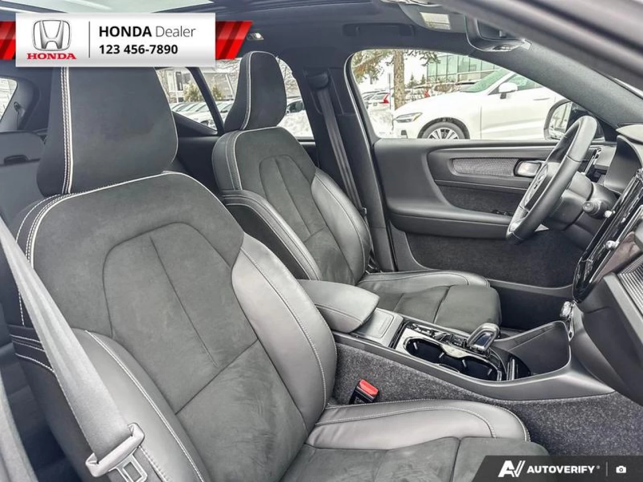 2022 Volvo XC40 T5 Inscription Main Image